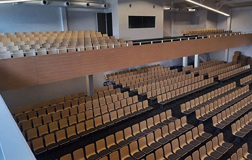 屋内用スタジアムベンチKG-10シリーズ使用イメージ